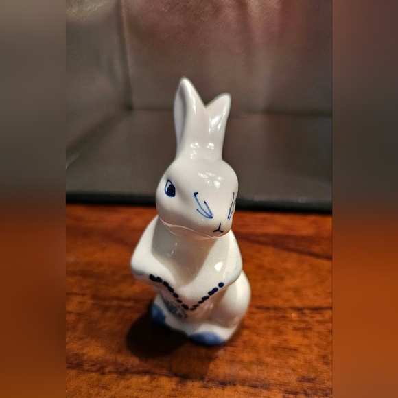 2 Vintage Dutch Hand Painted Ceramic Bunny, 4 Egg Holders, and Dog with Basket - Picture 11 of 14